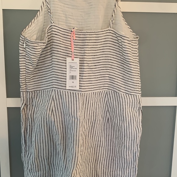 Vineyard vines romper - Picture 9 of 9